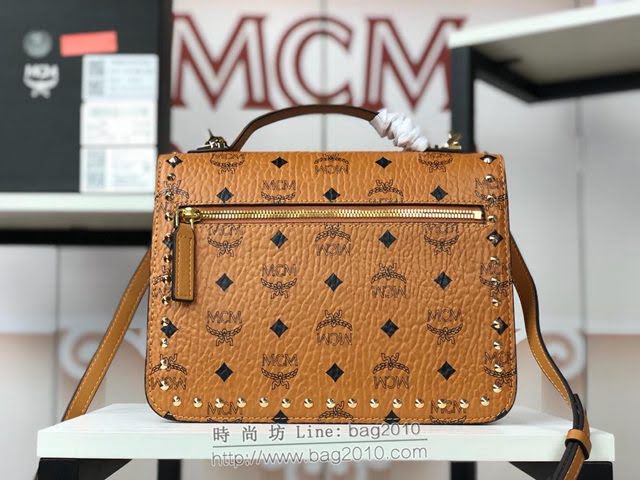 MCM女包 原單 6235 專櫃同步 Patricia打釘風琴包 翻蓋式搭配月桂鎖按扣 MCM單肩斜跨女包 MCM女手提包 手拎包  mdmc1359